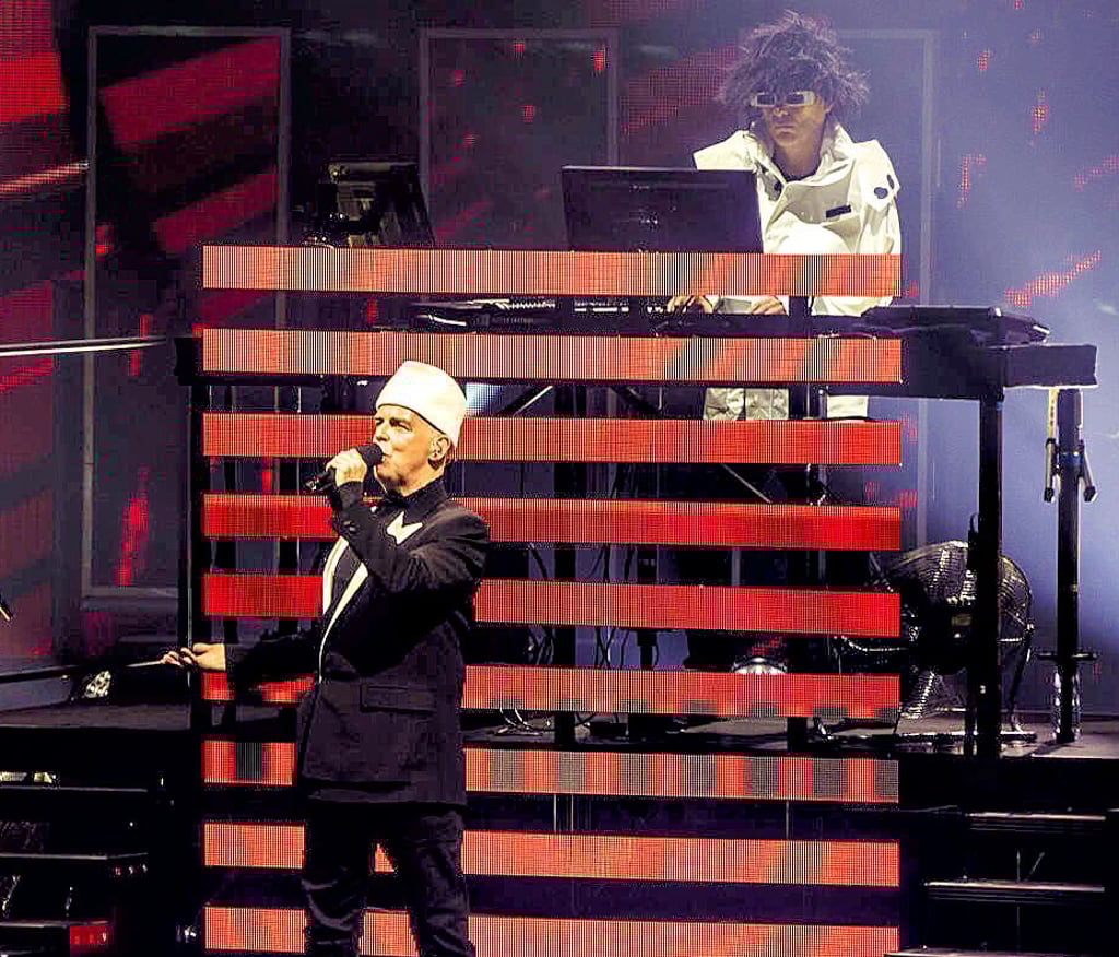Sänger Neil Tennant und Keyboarder Chris Lowe sind die Pet Shop Boys, hier auf ihrer „Dreamworld Tour“ am 14. Mai in Mailand. IMAGO/NurPhoto