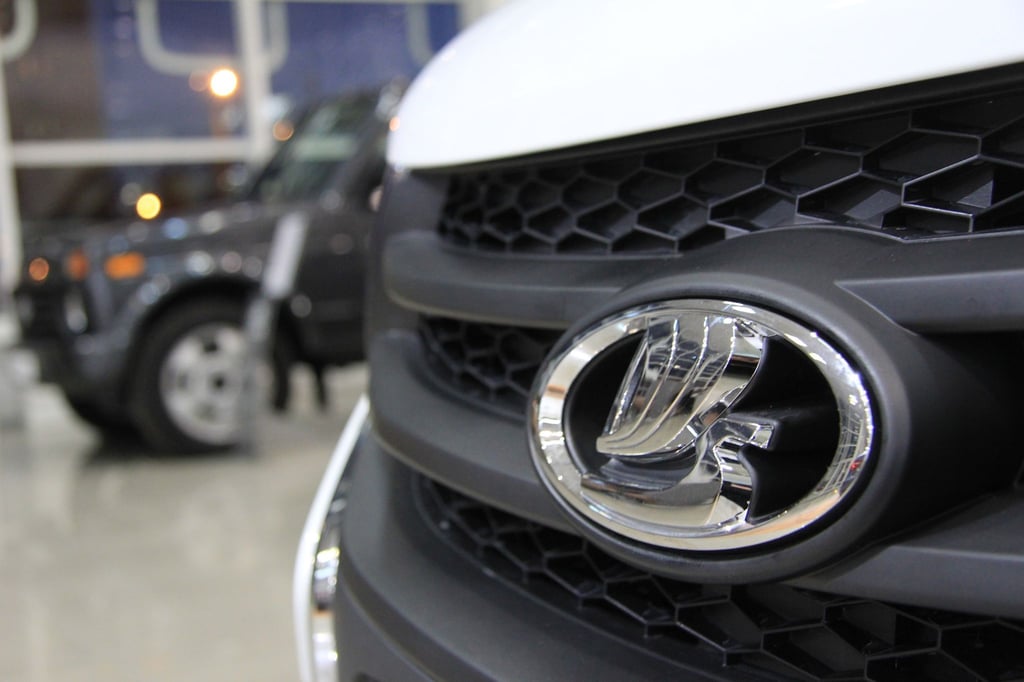 Die Lada-Produktion in Togliatti nimmt wieder Fahrt auf. Allerdings werden die Autos ohne ABS und Airbags gebaut.