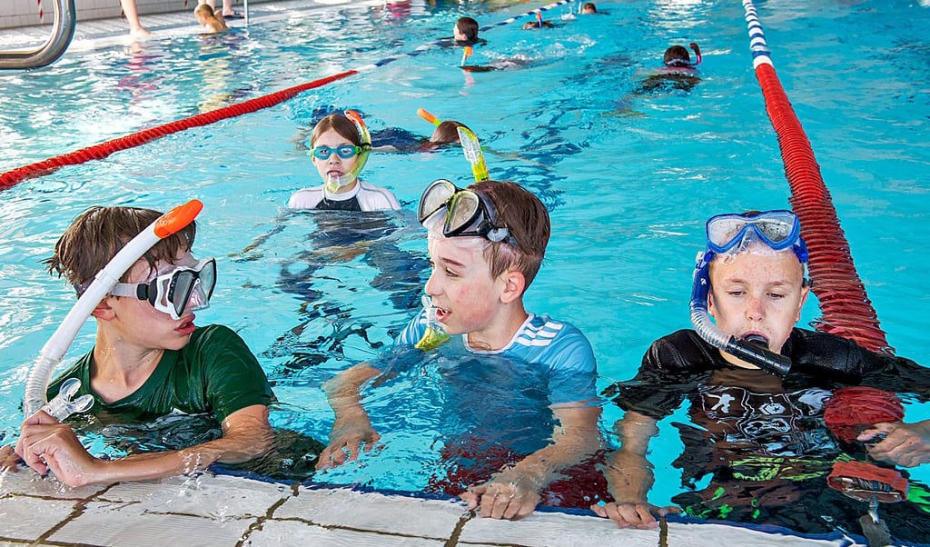 Im „Bulabana“ werden nicht nur das sichere Schwimmen und Tauchen trainiert, sondern auch Rettungsübungen durchgeführt.