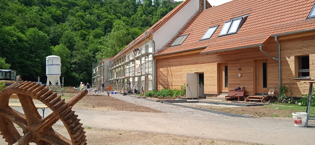 Ausbau und Sanierung der Thalmühle im Selketal bei Meisdorf gehen gut voran, im Juli sollen die ersten Urlauber begrüßt werden.