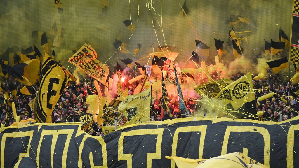 Pyrotechnik beim Spiel zwischen BVB und RB Leipzig am 2. April.