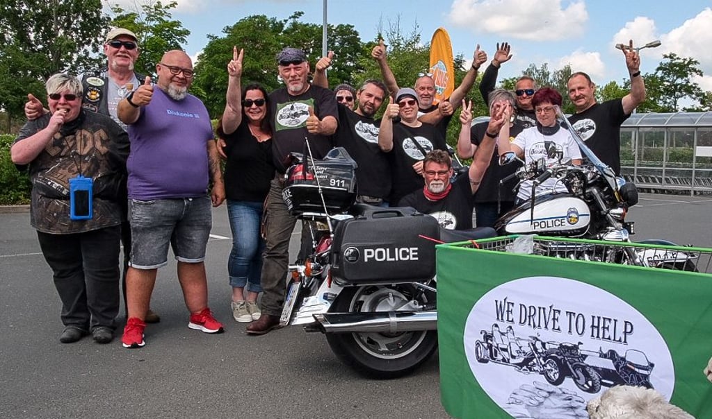 „We drive to help“ und „Bärenherz“ sammeln Samstag Spenden für Haus Herz 2.0 in Zeitz. Ein paar Runden mit Gästen drehten die Biker schon am Freitag.