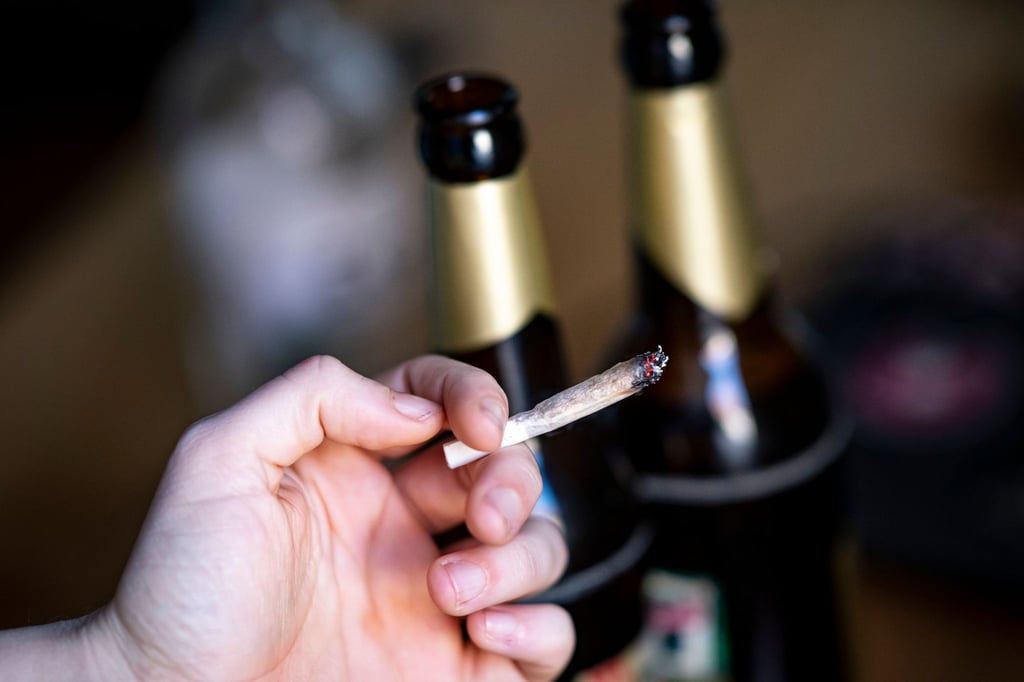 Cannabis legalisieren? Legale Drogen ab 18? Immer lauter wird der Ruf nach einer neuen Debatte.