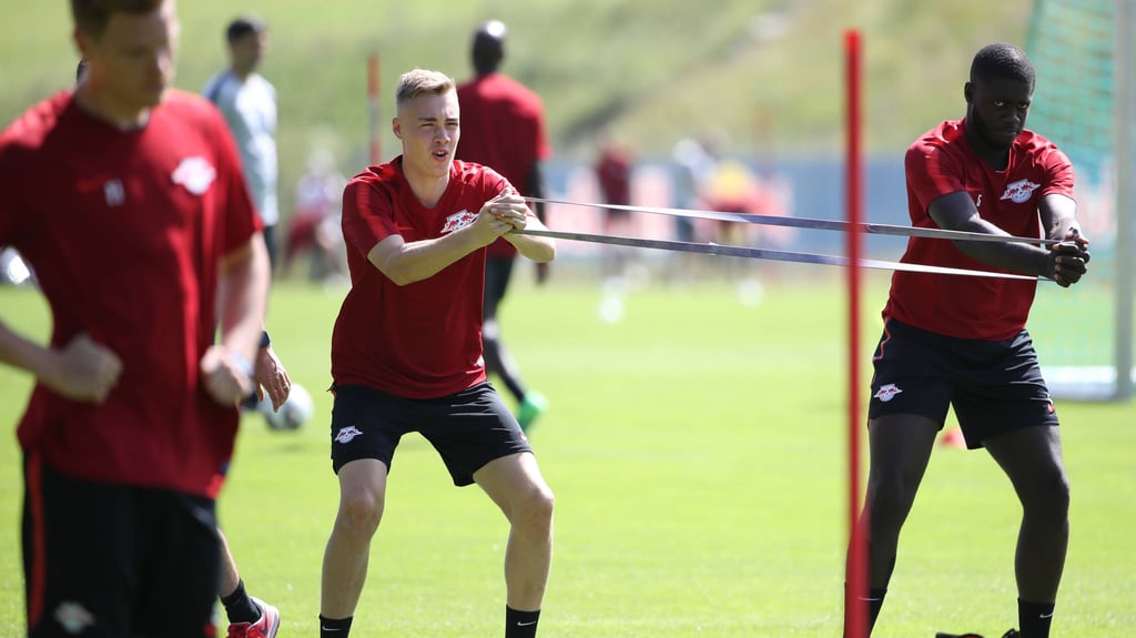 War 2018 Teil des Traningskaders in Seefeld: Lukas Krüger im Training mit Dayot Upamecano.
