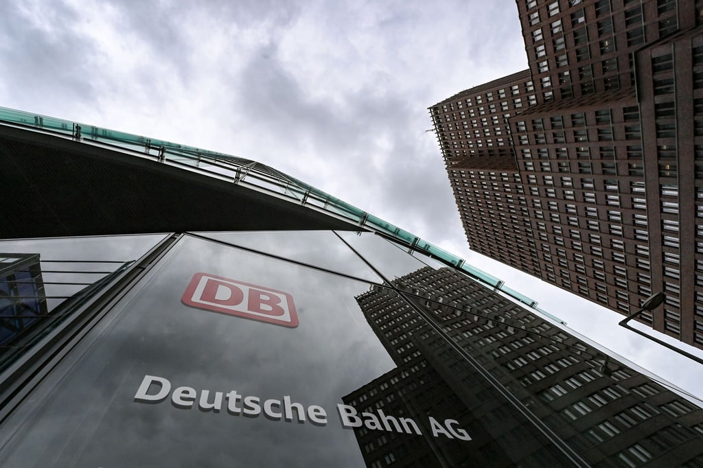 Die Deutsche Bahn räumt die Konzernzentrale im Bahntower am Potsdamer Platz für eine zweijährige Sanierung.