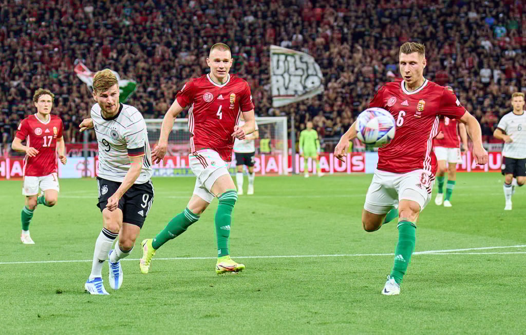 Waren mal Kollegen bei RB: DFB-Stürmer Timo Werner (l.) und Ungarns Abwehrchef Willi Orban (r.)