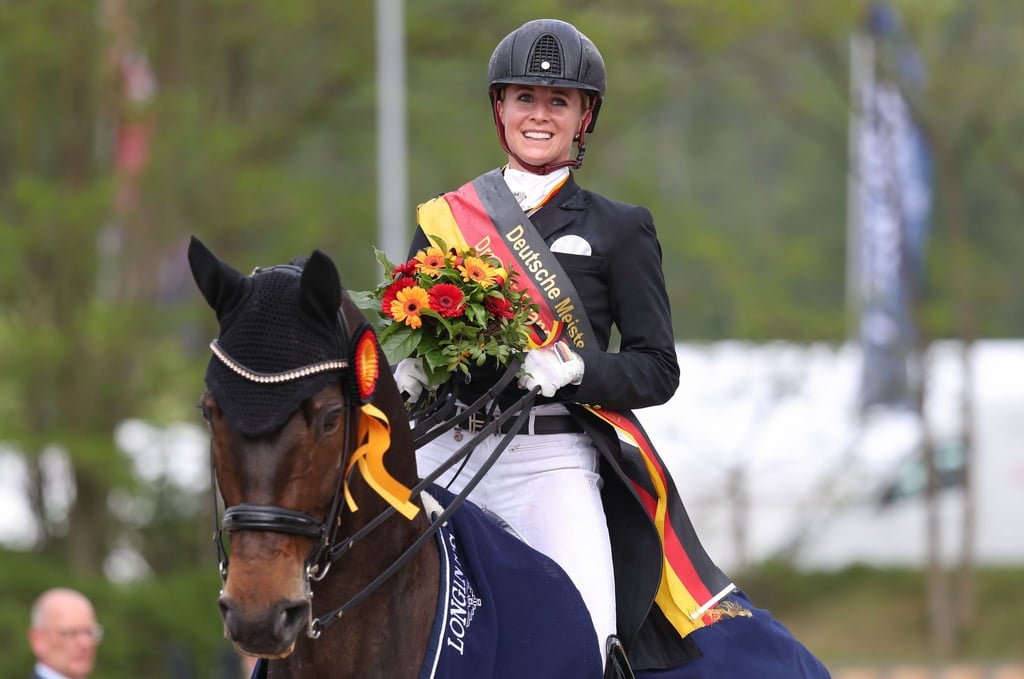 Dressurreiterin Jessica von Bredow-Werndl reitet auf ihrem Erfolgspferd Dalera.