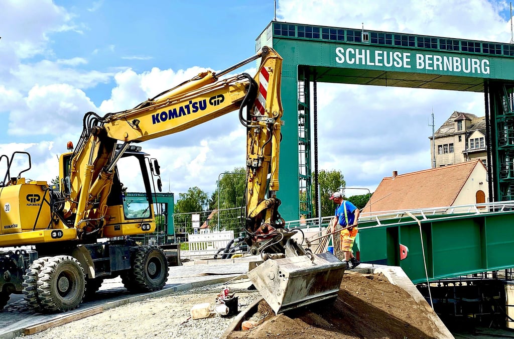 Die Fischergasse soll nach den Restarbeiten an der Schleuse in Bernburg wieder für den Verkehr freigegeben werden.