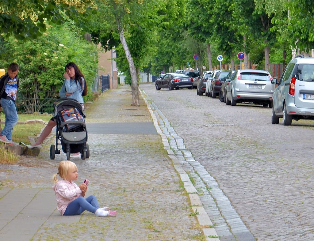 Die Parkplatzsituation in der Sülzestraße in Staßfurt im Bereich zwischen den Kindertagesstätten Sandmännchen/Bergmännchen und St. Petri und Johannis ist angespannt, insbesondere zu Bringe- und Abholzeiten.