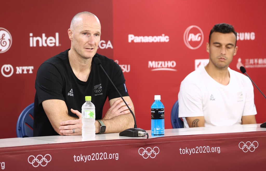 Neuseelands Nationaltrainer Danny Hay (l) auf einer Aufnahme aus dem Jahr 2021.