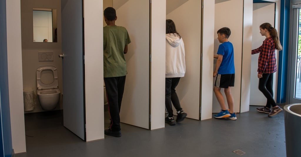 Bei der Sanierung der Toilettenanlage an der Sägefeldschule wurde die Geschlechtertrennung aufgehoben.