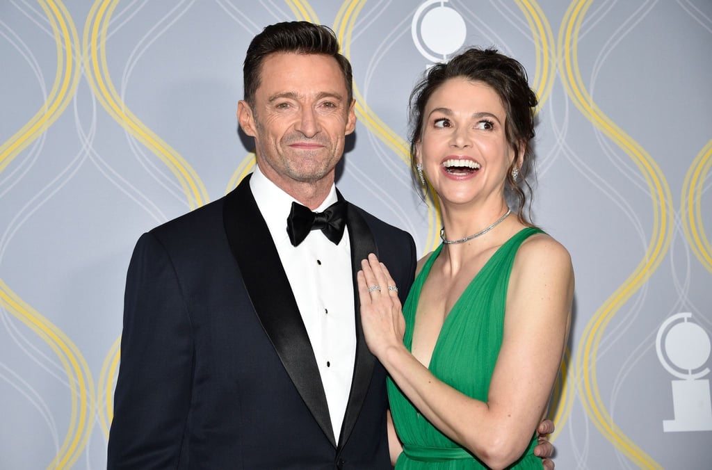 Hugh Jackman (l) und Kollegin Sutton Foster kommen zur 75. Verleihung der Tony Awards.