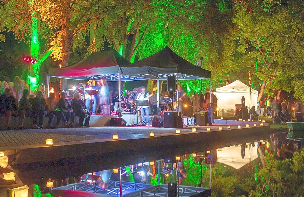 Die Lichternacht ist seit Jahren ein Besuchermagnet im Burger Flickschupark.