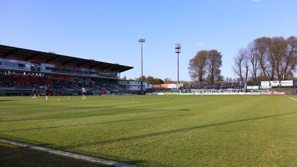 Die Lohmühle hat eine Kapazität von 17.849 Zuschauern.