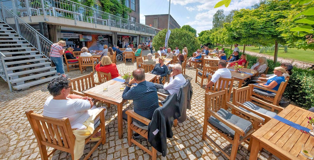 Beim Sommerempfang des Wirtschafts- und Industrieclubs trafen sich lokale Unternehmen und Politiker