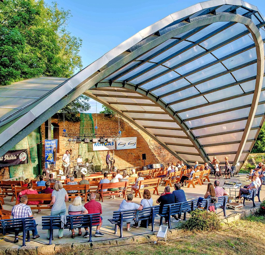 „Big Fat Shakin“ brachten mit ihrer Musik die Freilichtbühne zum Beben und manchen zum Tanzen.