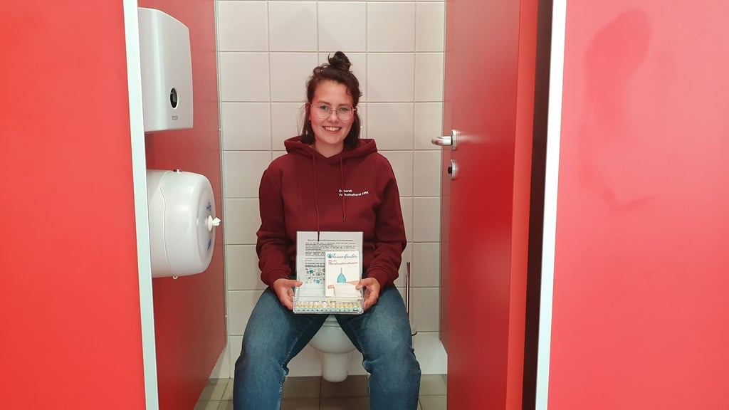 Deborah Lämmel, Sprecherin vom Fachschaftsrat Soziale Medien Kultur, ist Unterstützerin des Projektes. Ihre Vorgänger haben die kostenlosen Menstruationsprodukte an der Hochschule initiiert.