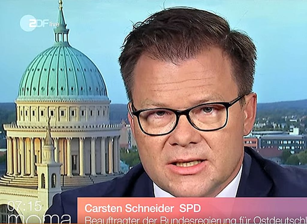 Ostbeauftragter Carsten Schneider berichtete gestern, was er am Vortrag mit Bundeskanzler Schröder besprochen hat.