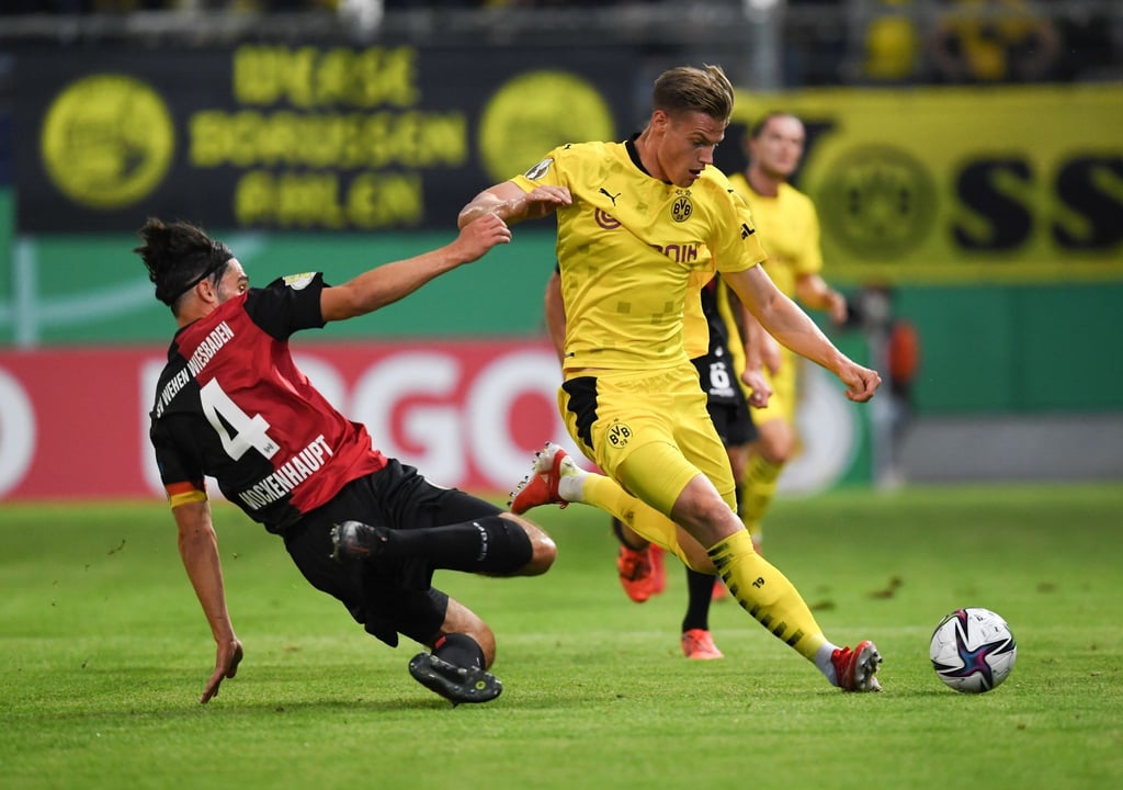 Ein Stürmer mit „Abschlussqualität“ - so beschreibt der BVB-Sportschef den Neuzugang Steffen Tigges (r).