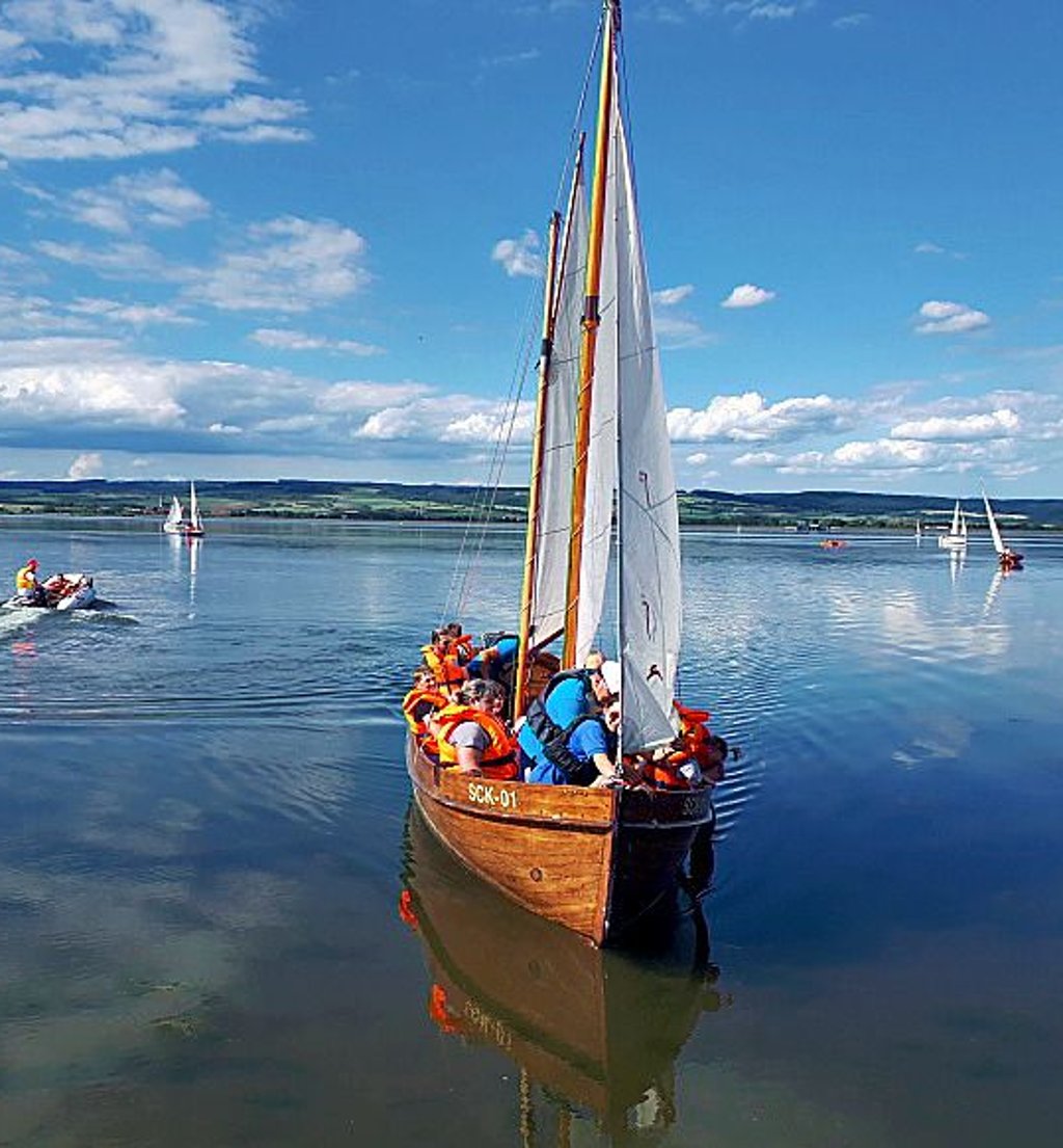 Rundfahrten mit dem Kutter bot der Segelclub beim Hafenfest am Stausee Kelbra an.