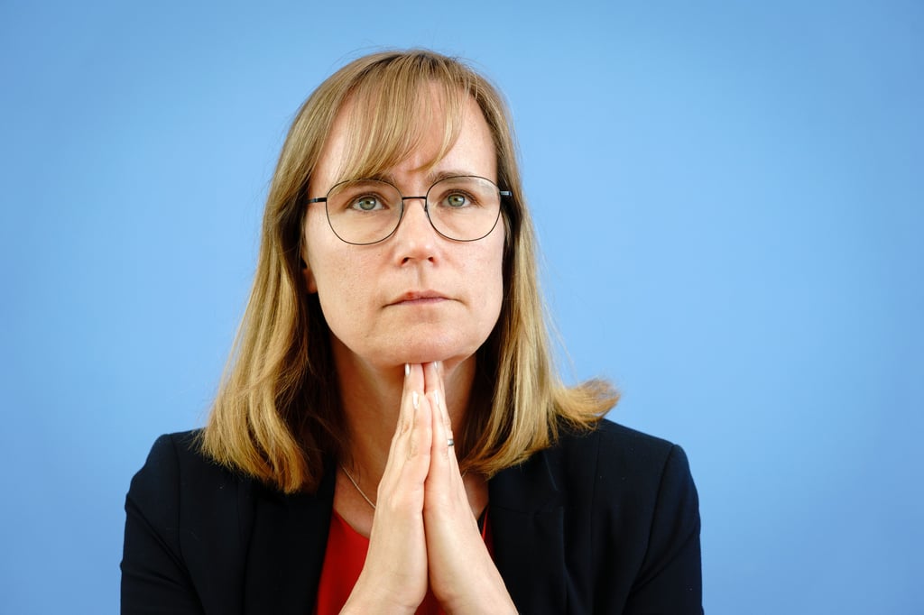 Sie bleibt Chefin, hat aber interne Kritiker: Eva von Angern