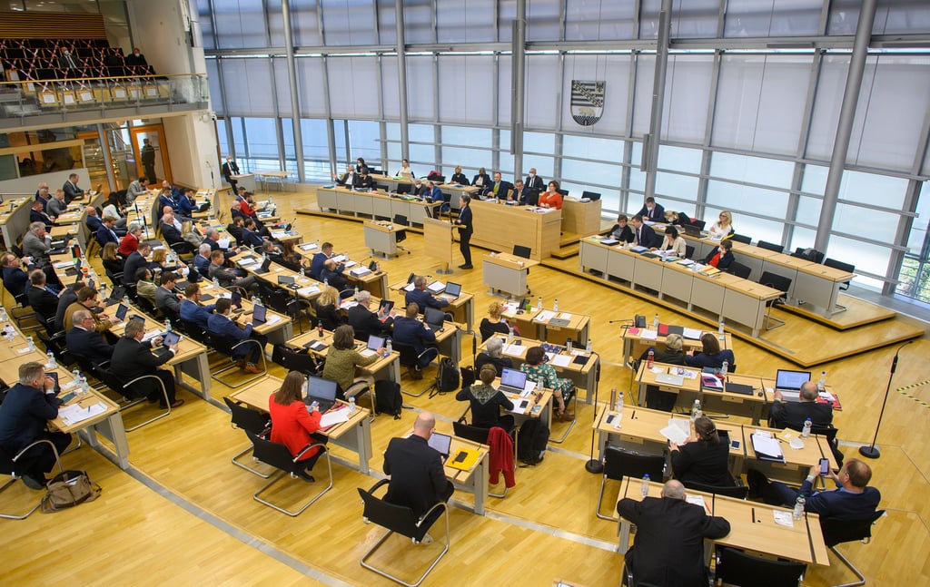 Plenumssitzung im Magdeburger Landtag: Sachsen-Anhalts Koalition will nächste Woche ihre Wunschkandidaten - und die der Linken - für das neue Parlamentarische Kontrollgremium wählen lassen.