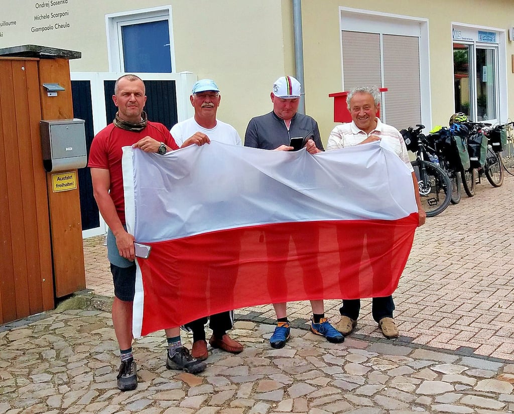 Auch in Polen erfreut sich die Friedensfahrt großer Beliebtheit. Zwei polnische Radwanderer zu Besuch.
