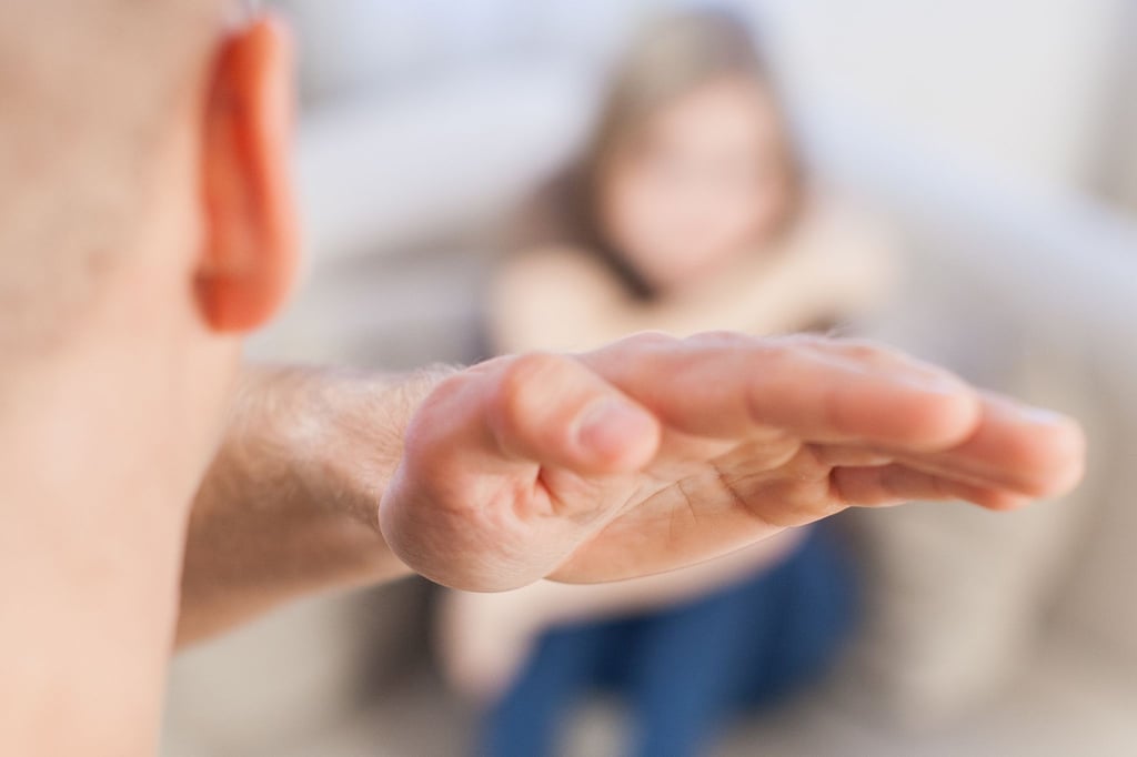 Eine zwischenzeitliche Versöhnung ist kein Freifahrtschein: Auch noch Jahre später kann man nach einer erlittenen Verletzung während eines Ehestreits Schmerzensgeld geltend machen.