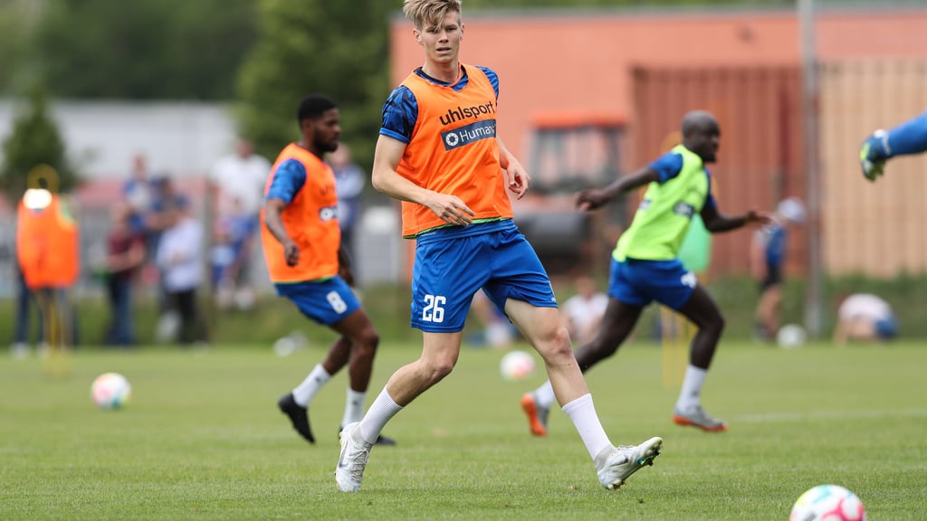 Hiobsbotschaft für den FCM und für Luca Schuler: Der Mittelstürmer fällt mehrere Monate aus, weil er sich im Training das Syndesmoseband gerissen hat. 