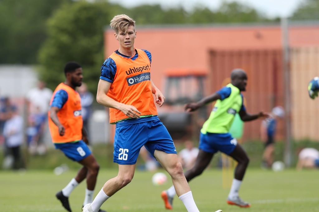 Hiobsbotschaft für den FCM und für Luca Schuler: Der Mittelstürmer fällt mehrere Monate aus, weil er sich im Training das Syndesmoseband gerissen hat.