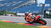 Der Spanier Pol Espargaro fährt 2021 an den leeren Tribünen vorbei. 