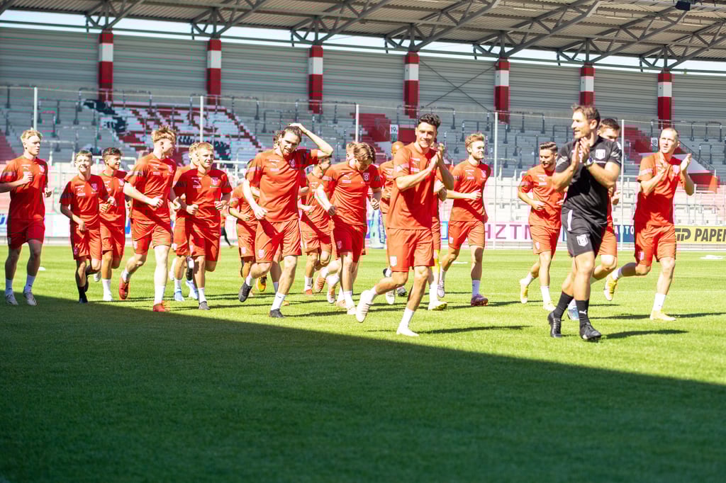 Trainingsstart beim Halleschen FC im Leuna-Chemie-Stadion.