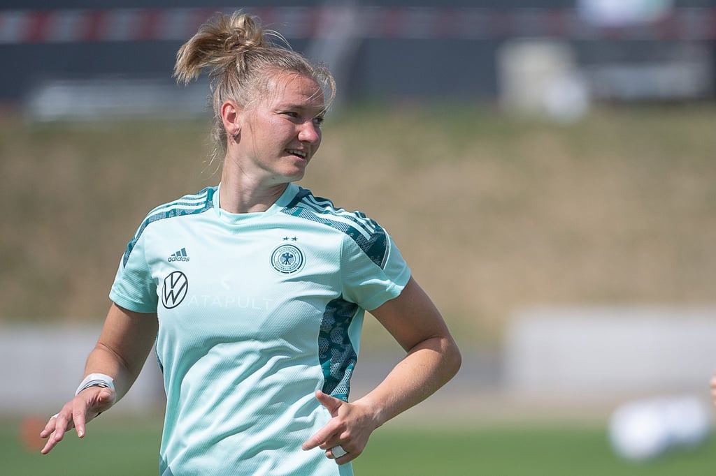 DFB-Kapitänin Alexandra Popp hat einen positiven Corona-Test.