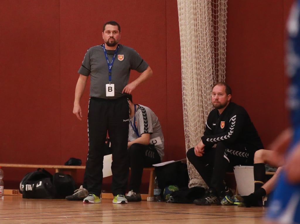 Zum Saisonabschluss mussten sich Trainer Daniel Röwer (l.) und der Post SV Magdeburg zweimal in der Sachsen-Anhalt-Liga geschlagen geben.