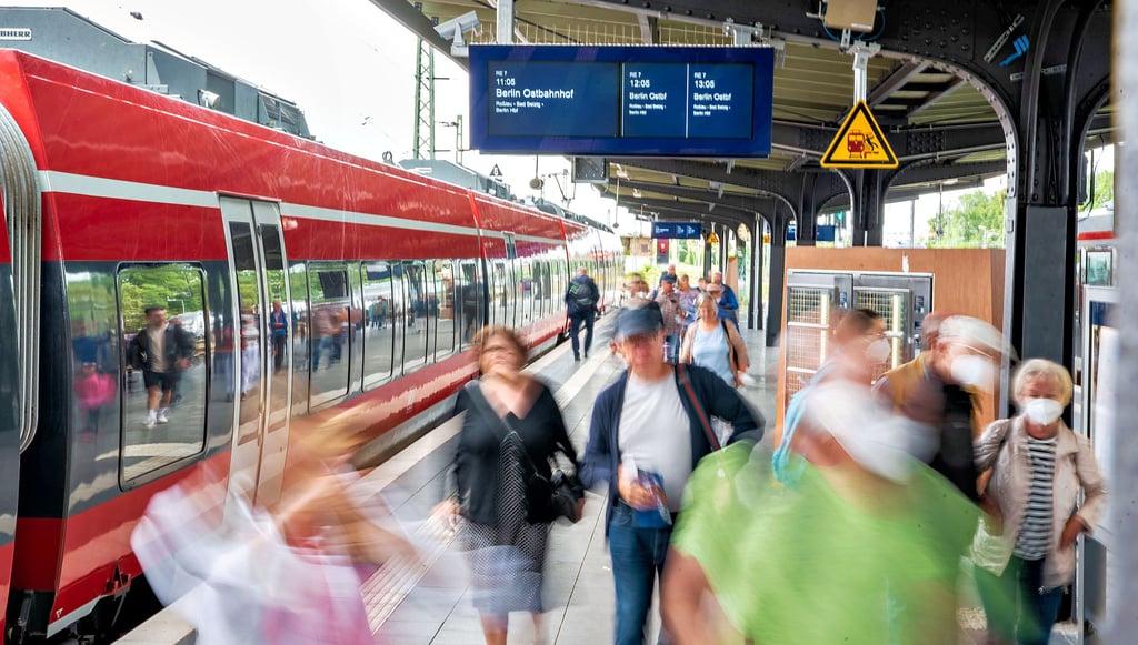 Deutlich mehr los als üblich ist seit Anfang Juni auf den Bahnsteigen des Hauptbahnhofs.
