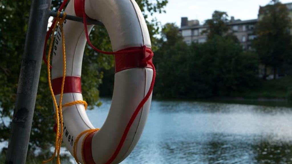 Badeunfall im Mondsee: Die Polizei hat ein Ermittlungsverfahren zur Todesursache eingeleitet. Foto: Soeren Stache/Symbol/