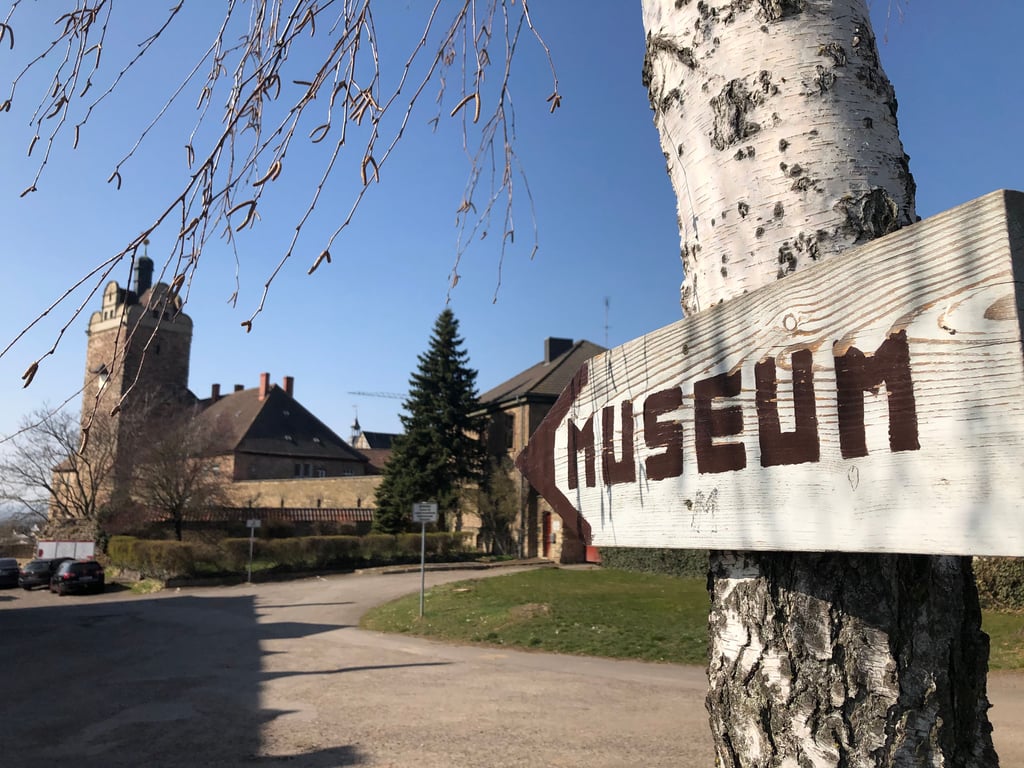 Die Zufahrt zu Burg und Schloss Allstedt.