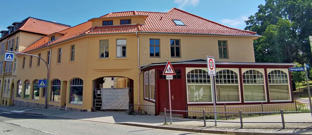 Das „Forsthaus“ an der Ecke Herzogstraße/Westerhäuser Straße in Blankenburg ist nicht mehr wiederzuerkennen. Das Gebäude-Ensemble wird saniert und umgebaut.