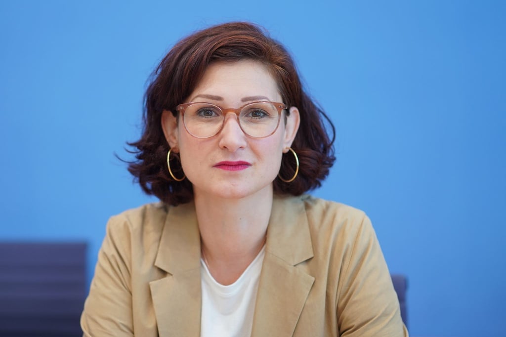 Ferda Ataman wurde als Antidiskriminierungsbeauftragte vorgeschlagen. Doch das stößt auf Kritik.