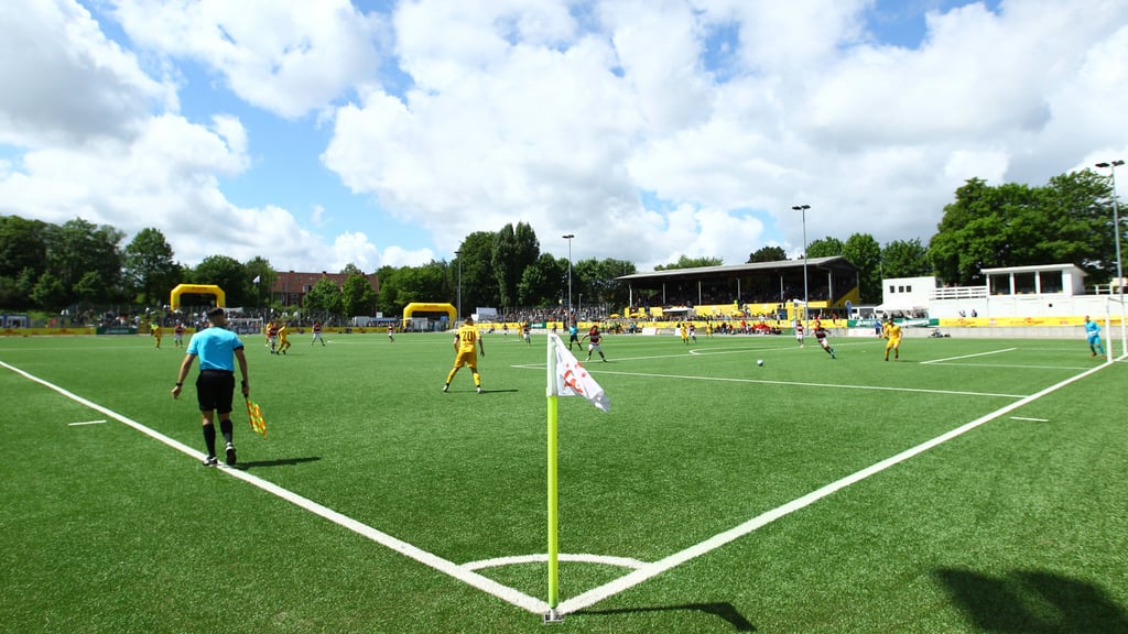 Das Stadion in Ottensen: Kunstrasenverbot vom DFB