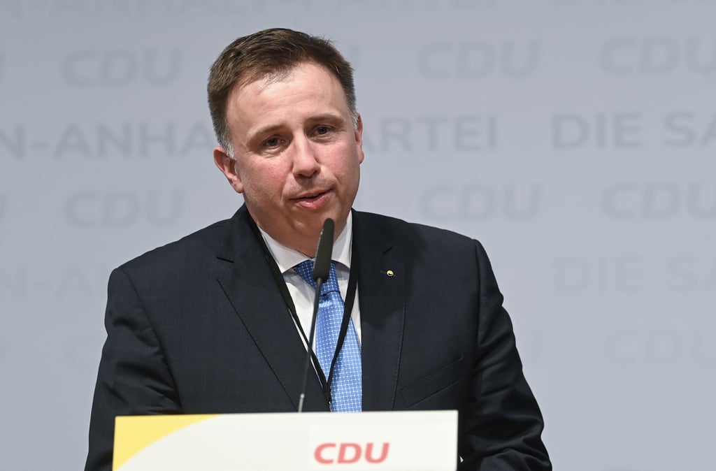 Der sachsen-anhaltische CDU-Generalsekretär Mario Karschunke hat sich offen für eine Debatte über die Rückkehr zur Wehrpflicht gezeigt.