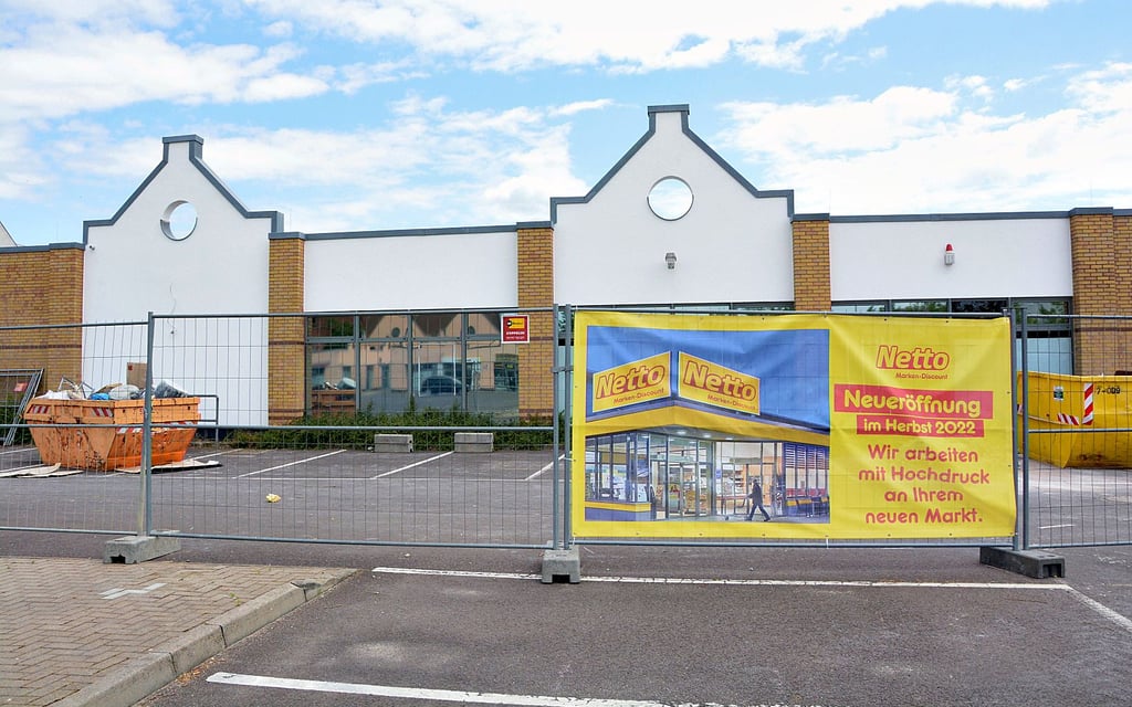 Im Herbst soll ein neuer Netto-Discount in der Salzer Straße in Schönebeck seine Pforten öffnen. Der Markt zieht in den ehemaligen REWE ein. Vorher wird aber kernsaniert.