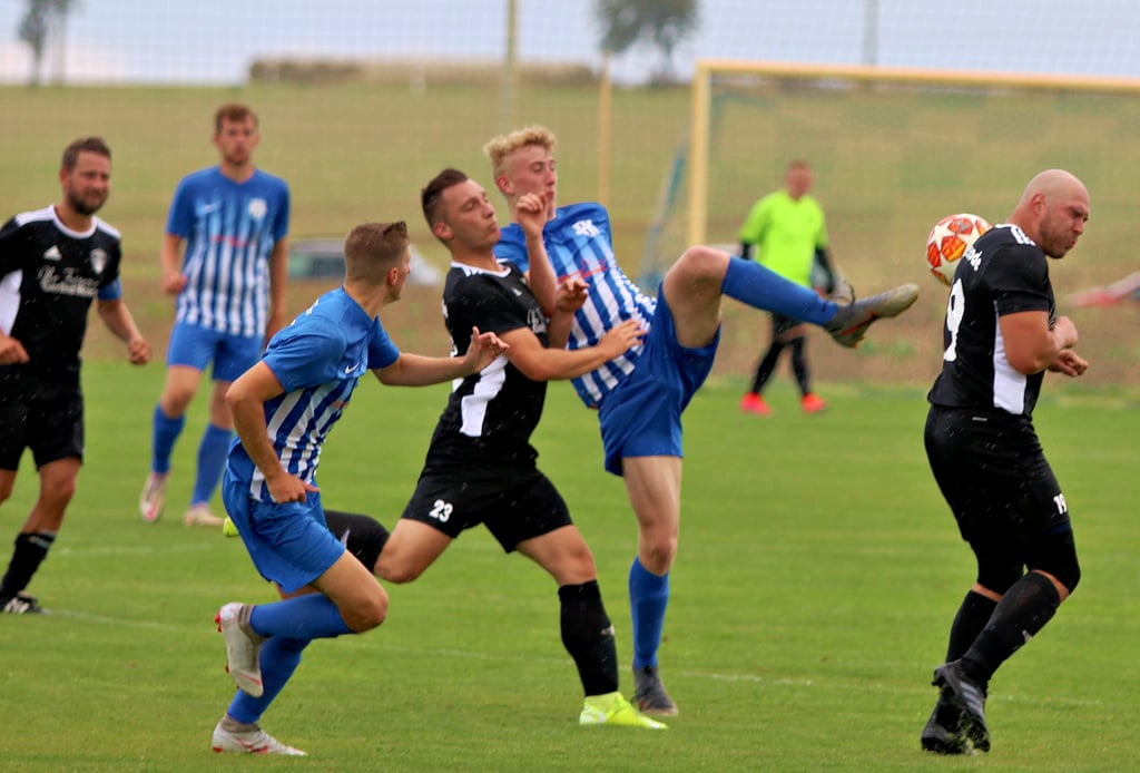 Die Landesklasse-Duelle zwischen Bräunrode (schwarz) und dem FC Hettstedt sind vorerst Geschichte.