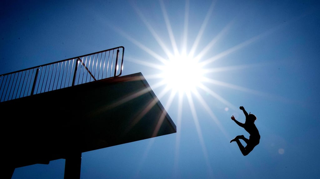 Bei nicht auszuhaltender Hitze hilft manchmal nur ein Sprung in kaltes Wasser.