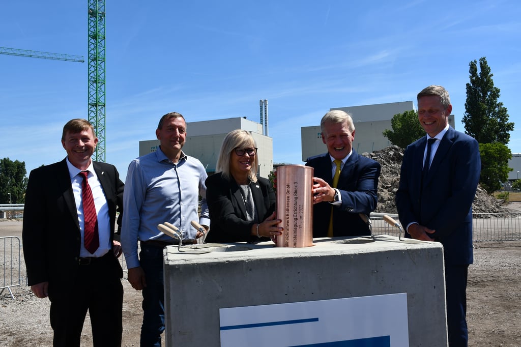 Grundsteinlegung für Block 3 des Müllheizkraftwerks Magdeburg-Rothensee mit Ralf Borghardt, Thomas Pietsch, Simone Borris, Bernard M. Kemper und Rolf Oesterhoff (v. l.).