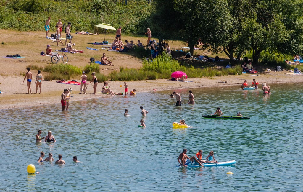 Bei hohen Temperaturen wie sie am Wochenende in Sachsen-Anhalt erwartet werden, hilft meist nur der Sprung ins kalte Wasser.