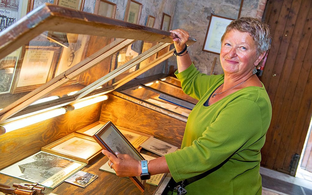 Seit 19 Jahren die gute Seele des Hauses: Margit Marten begrüßt Besucher und führt sie durch die Ausstellung.