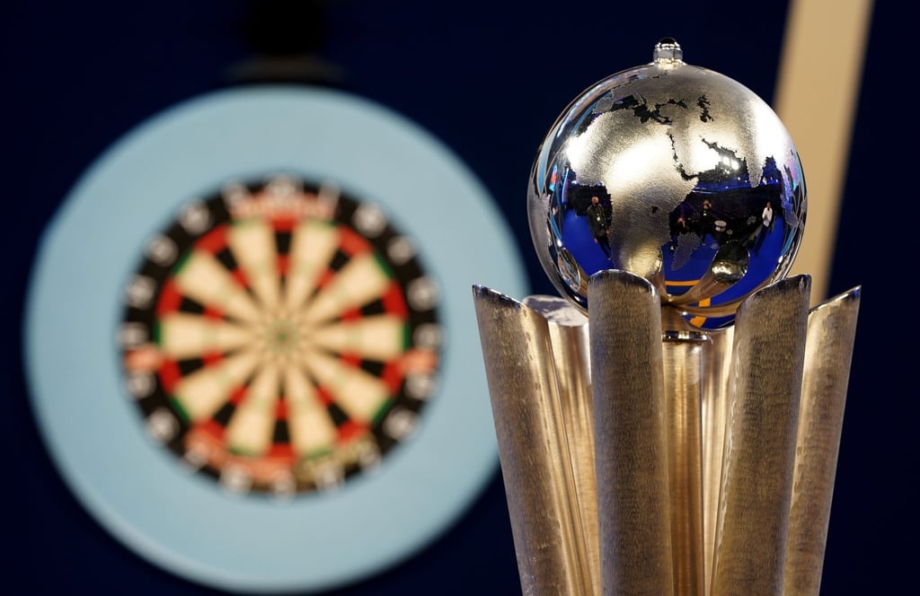 Ein Blick auf die Sid Waddell Trophy im Alexandra Palace in London.