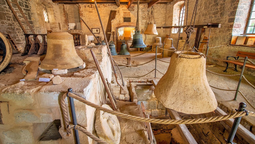 Blick in das Lauchaer Glockenmuseum. Seit nunmehr 90 Jahren vermittelt es viel Wissenswertes zum alten Handwerk und zur Herstellung einer Glocke.