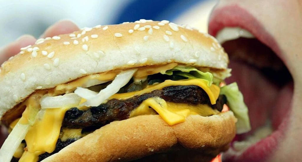 Nicht nur Gäste müssen derzeit zum Teil längere Wartezeiten bei Burger King im City Carré in Magdeburg hinnehmen. Nach dem Weggang von McDonald's aus der Innenstadt benötigt die Filiale des Dauerkonkurrenten mehr Personal. Symbolbild: